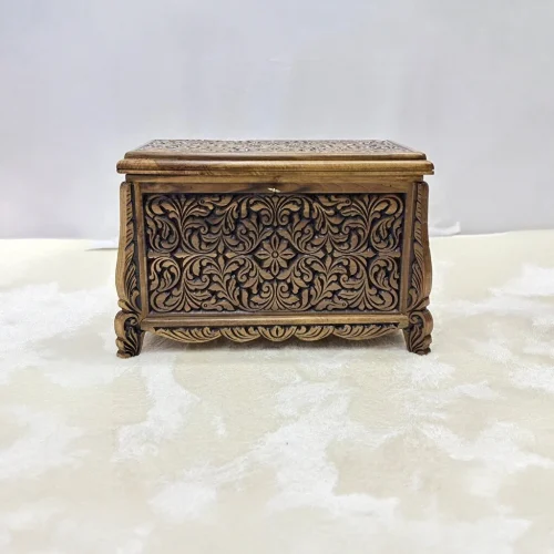 Maraş El Oyma Ceviz Ahşap Çeyiz Sandığı – 68x40x48 cm Orta Boy Sandık