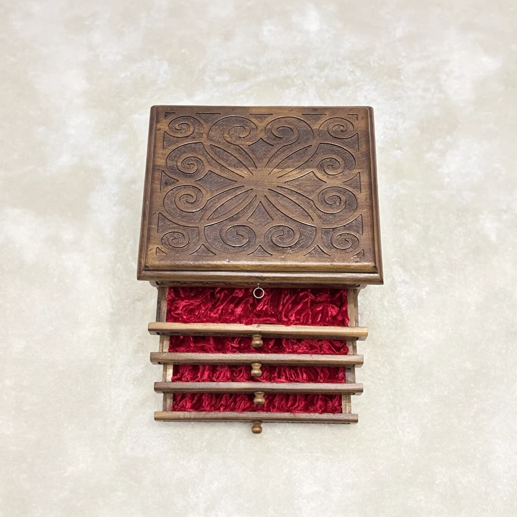 El Oyma Ceviz Ahşap Saatlik ve 4 Çekmeceli Tespih Kutusu - Görsel 3